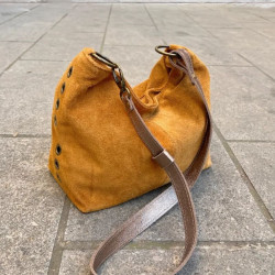 Sac Bandoulière En Daim Avec Œillets Sur Les Côtés