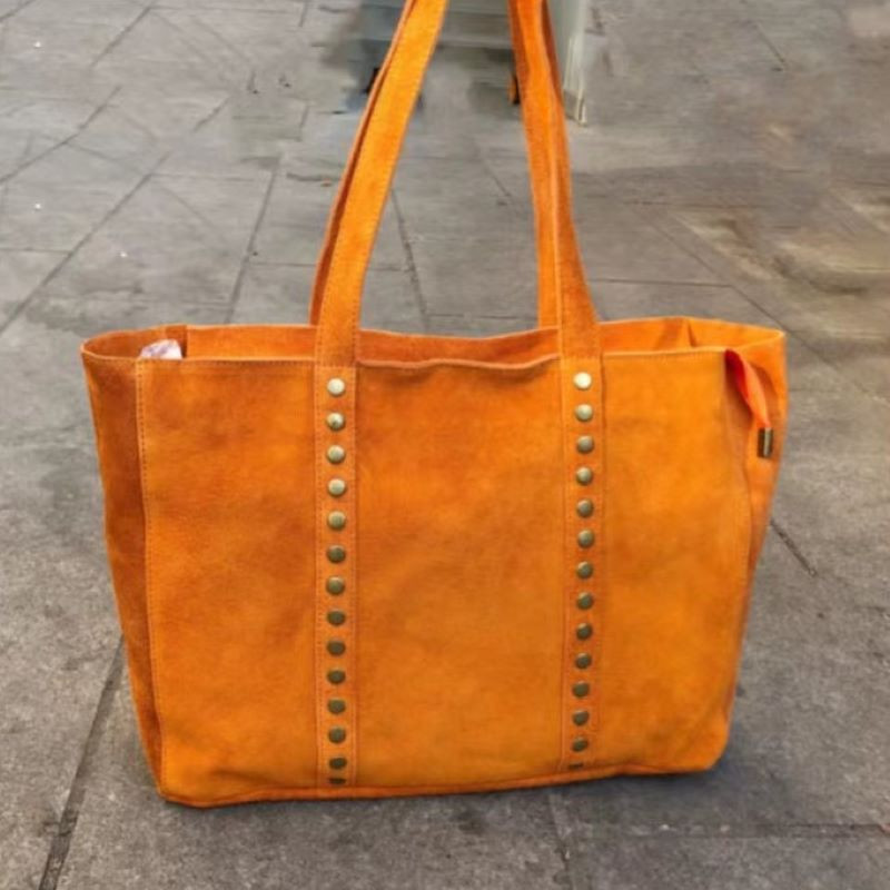 Sac cabas en daim


Dimensions : 47 x 29 x 12 cm